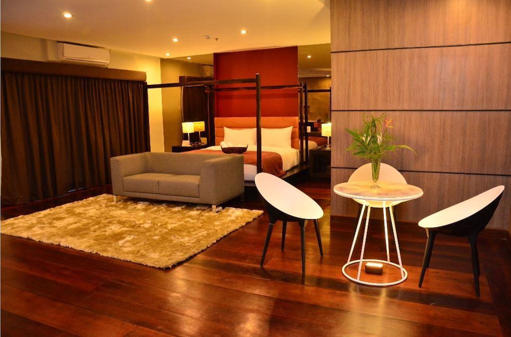 วัน มานาโล เพลส Hotel Puerto Princesa ภายนอก รูปภาพ