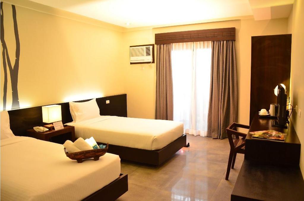 วัน มานาโล เพลส Hotel Puerto Princesa ภายนอก รูปภาพ