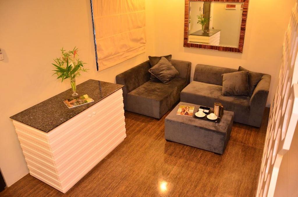 วัน มานาโล เพลส Hotel Puerto Princesa ภายนอก รูปภาพ