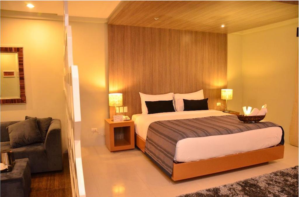 วัน มานาโล เพลส Hotel Puerto Princesa ภายนอก รูปภาพ