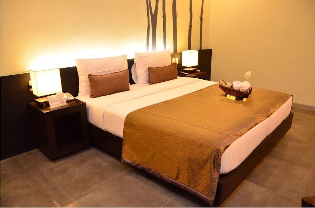 วัน มานาโล เพลส Hotel Puerto Princesa ภายนอก รูปภาพ