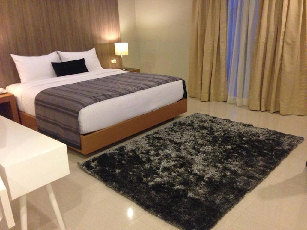 วัน มานาโล เพลส Hotel Puerto Princesa ภายนอก รูปภาพ
