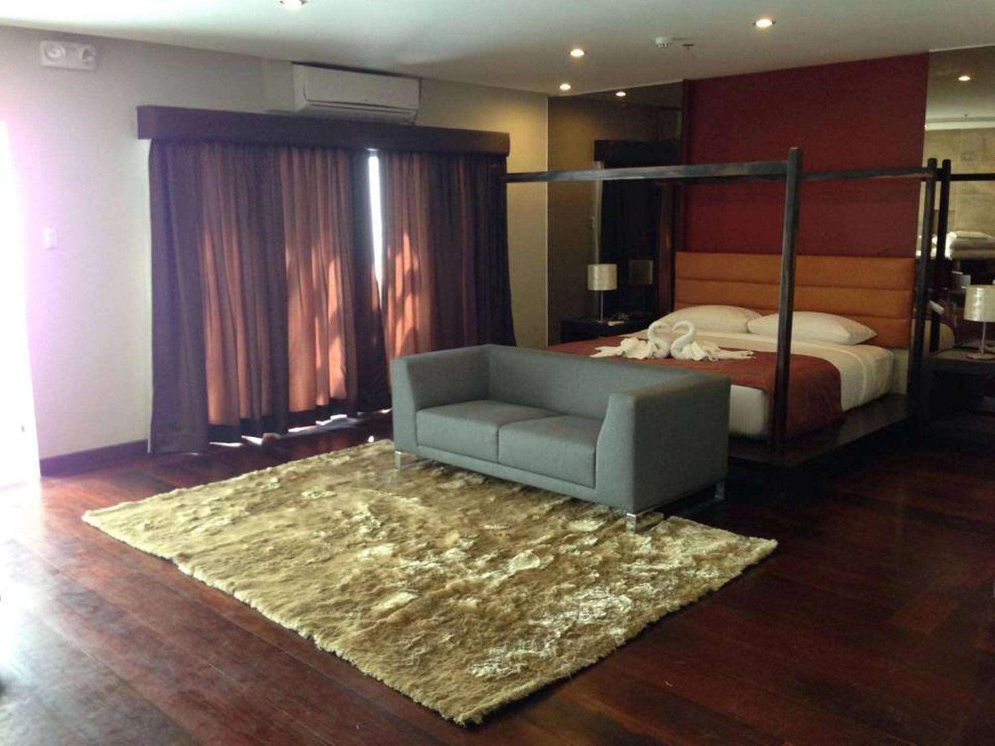 วัน มานาโล เพลส Hotel Puerto Princesa ภายนอก รูปภาพ